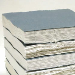FB1W - Fat book, 21x21cm, 100g, grain moyen