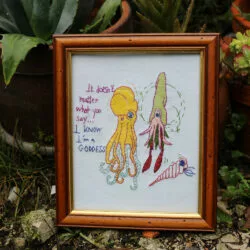 Des broderies, y'en a aussi !
